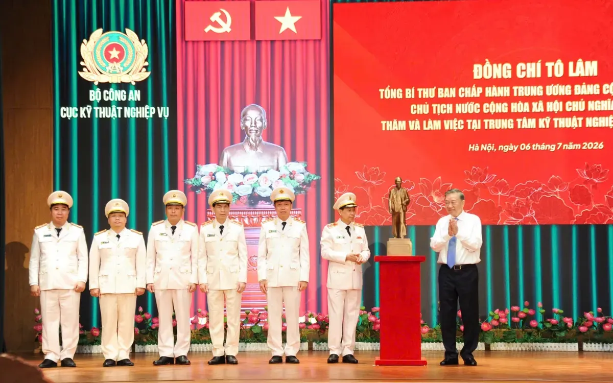 Tổng Bí thư, Chủ tịch nước Tô Lâm: Xây dựng lực lượng kỹ thuật nghiệp vụ Công an hiện đại, làm chủ AI và công nghệ số- Ảnh 1. Tổng Bí thư, Chủ tịch nước Tô Lâm: Xây dựng lực lượng kỹ thuật nghiệp vụ Công an hiện đại, làm chủ AI và công nghệ số- Ảnh 1.