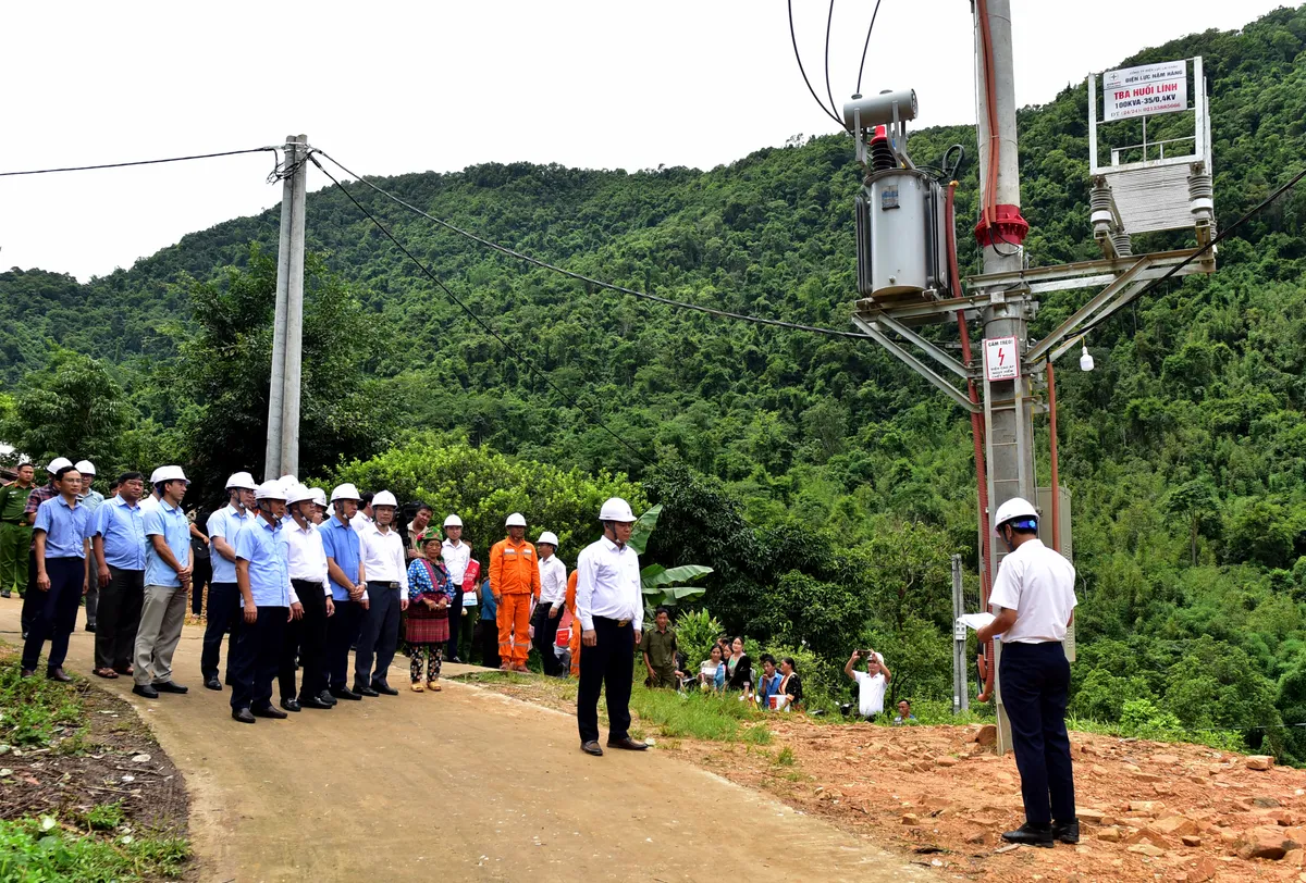 Lai Ch&acirc;u: Điện s&aacute;ng mở tương lai nơi cuối bản - Ảnh 1.