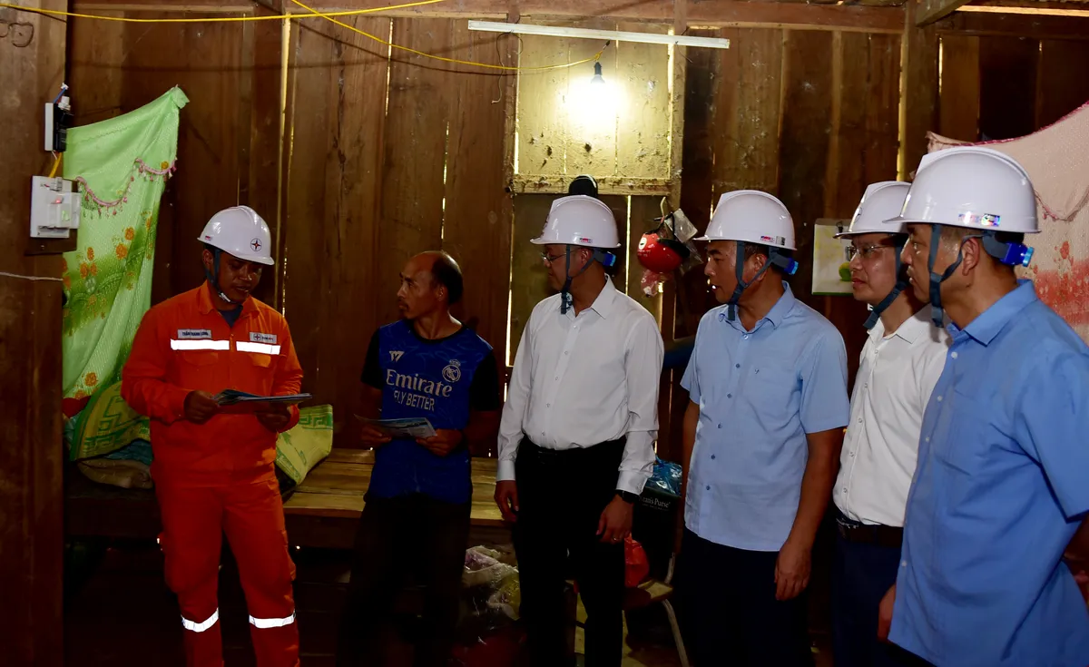 Lai Ch&acirc;u: Điện s&aacute;ng mở tương lai nơi cuối bản - Ảnh 3.
