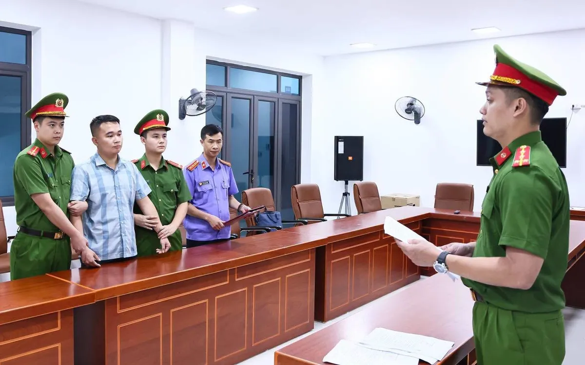 Nguyễn Hà Duy tại cơ quan công an. (ảnh: Công an Tuyên Quang)