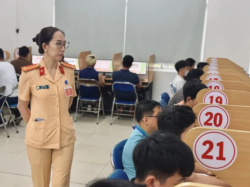 Đề xuất rút ngắn thời gian cấp giấy phép lái xe xuống 3,5 ngày - Ảnh 1.