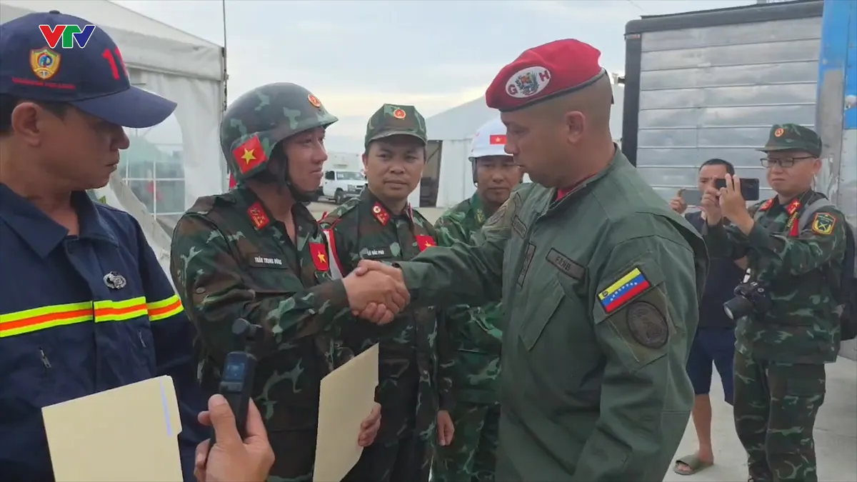 Đoàn CNCH Việt Nam được trao Huy chương “Anh hùng Venezuela” - Ảnh 1.
