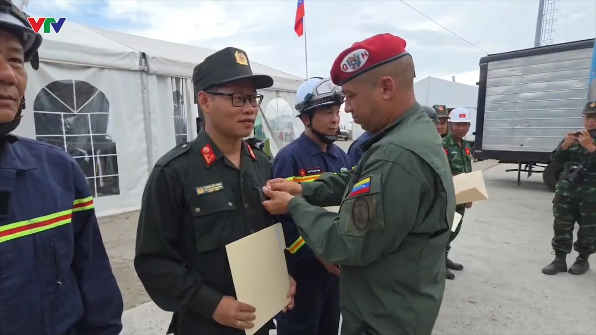 Đoàn CNCH Việt Nam được trao Huy chương “Anh hùng Venezuela” - Ảnh 2.