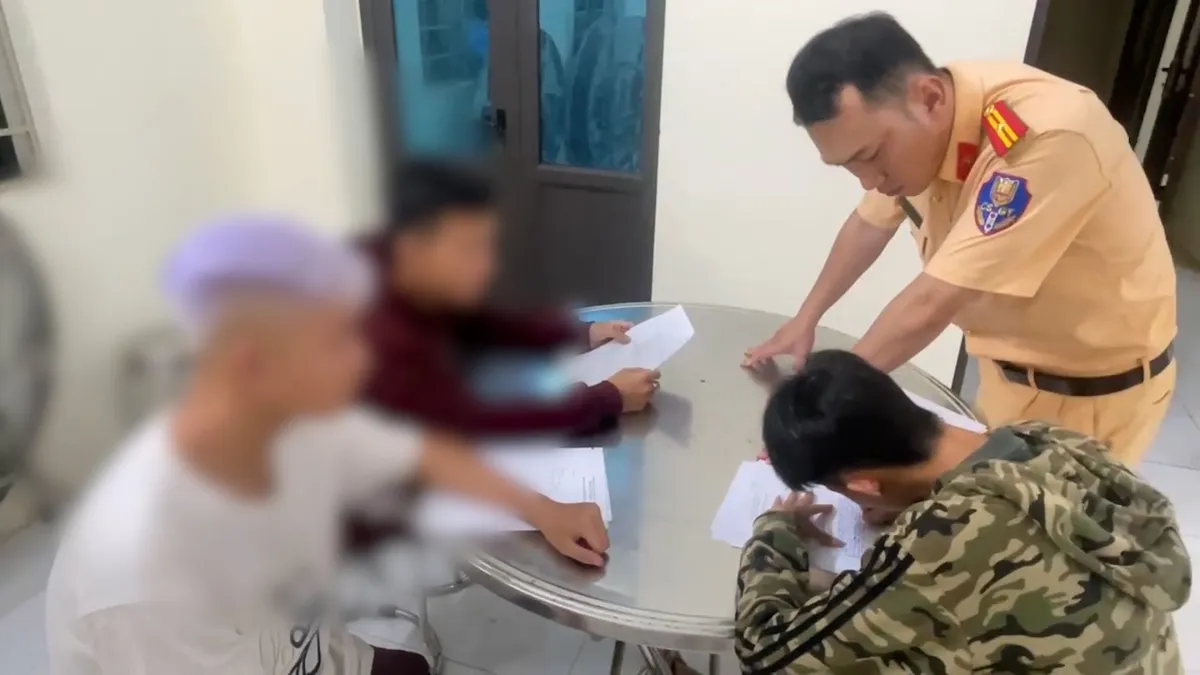 Thanh Hoá: Gia tăng thanh thiếu niên vi phạm trật tự giao thông- Ảnh 4. Thanh Hoá: Gia tăng thanh thiếu niên vi phạm trật tự giao thông- Ảnh 4.