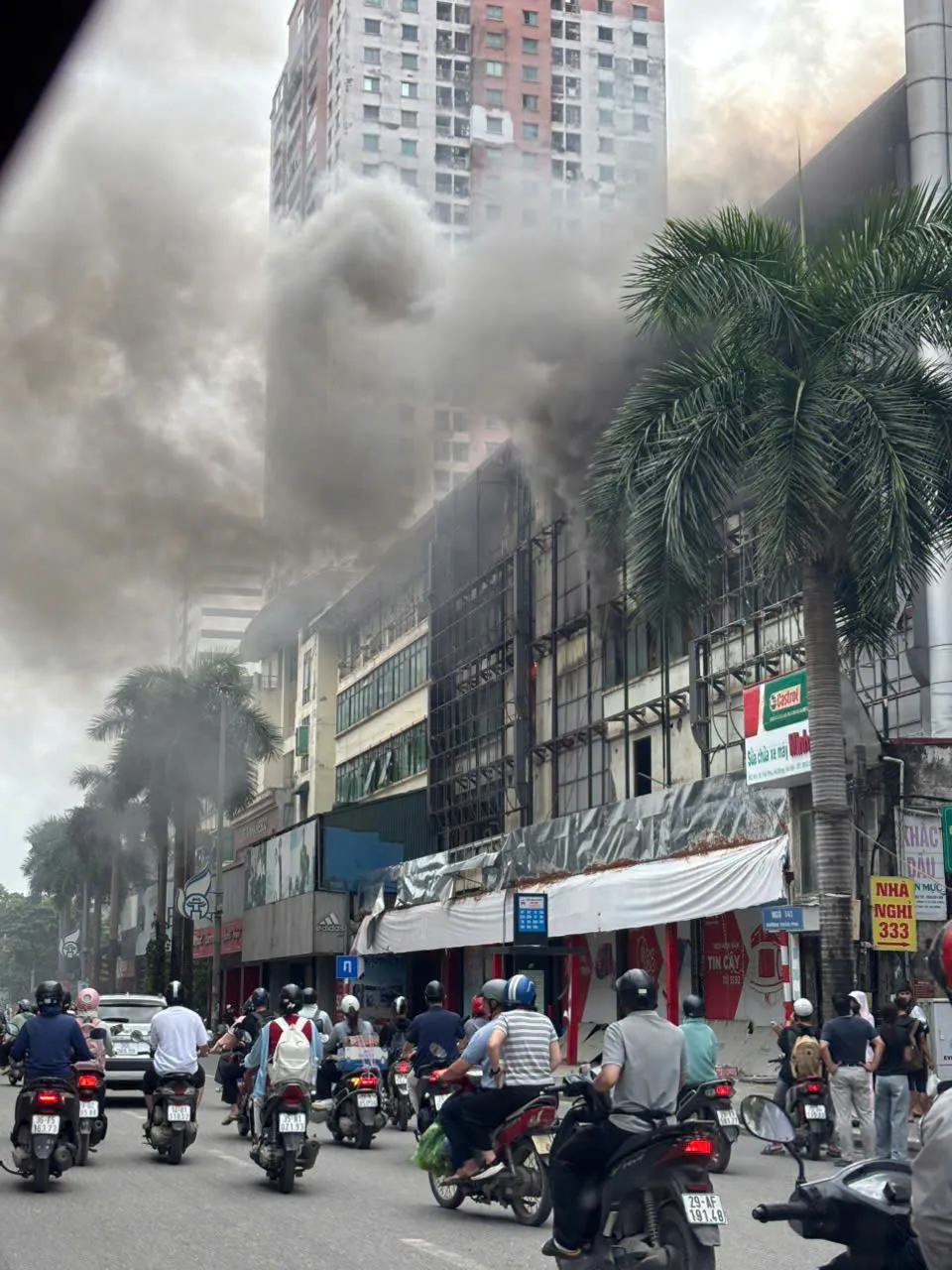 Hà Nội: Cháy nhà dân trên phố Trần Phú - Ảnh 1.