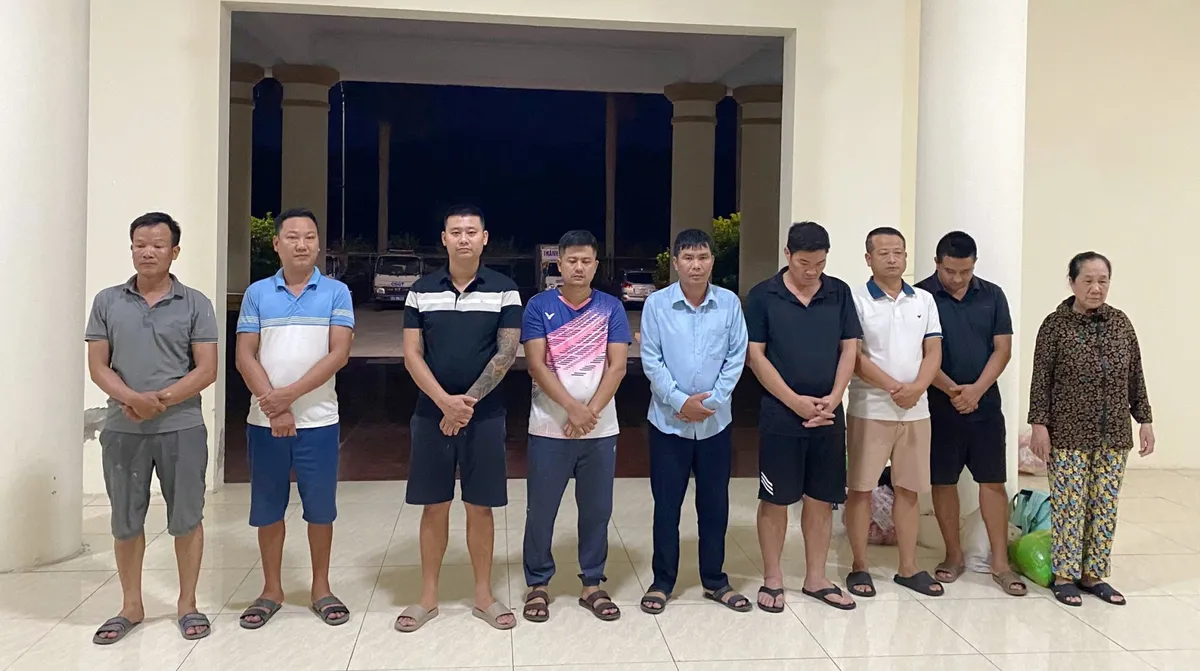 Triệt phá đường dây cá độ bóng đá, lô đề qua Telegram với dòng tiền giao dịch hơn 200 tỷ đồng- Ảnh 1. Triệt phá đường dây cá độ bóng đá, lô đề qua Telegram với dòng tiền giao dịch hơn 200 tỷ đồng- Ảnh 1.