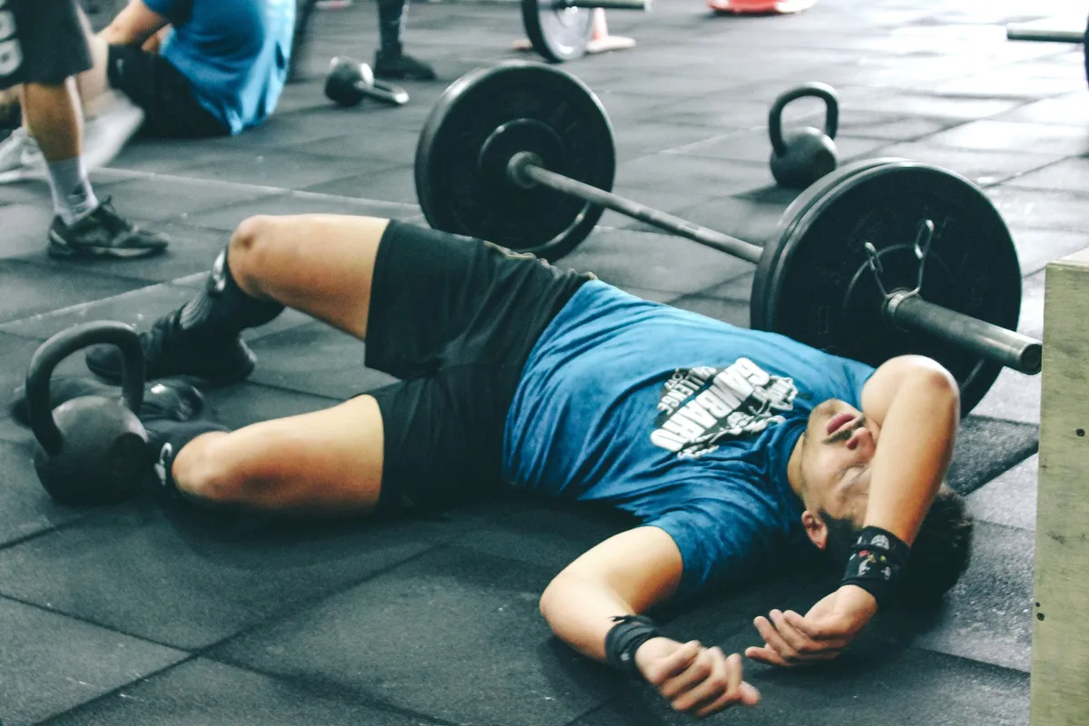 Tập gym quá sức có thể khiến cơ thể bị tiêu cơ vân: Đừng để luyện tập sai cách gây hậu quả nghiêm trọng- Ảnh 1. Tập gym quá sức có thể khiến cơ thể bị tiêu cơ vân: Đừng để luyện tập sai cách gây hậu quả nghiêm trọng- Ảnh 1.