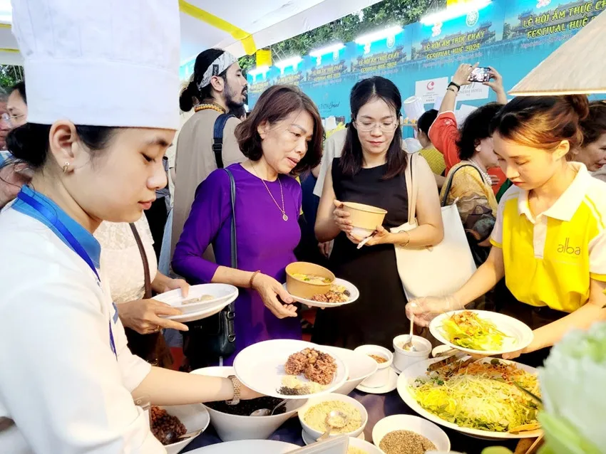 Nâng tầm ẩm thực truyền thống: Khi du lịch sáng tạo biến món ăn thành đại sứ văn hóa- Ảnh 2. Nâng tầm ẩm thực truyền thống: Khi du lịch sáng tạo biến món ăn thành đại sứ văn hóa- Ảnh 2.