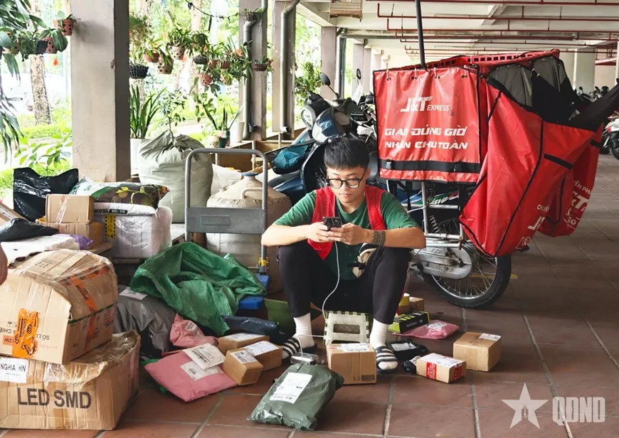 B&aacute;o động r&aacute;c thải từ thương mại điện tử
- Ảnh 1.