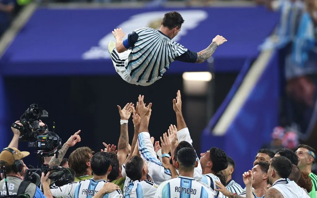 B&igrave;nh luận FIFA World Cup 2026&trade;: Bản lĩnh của nh&agrave; Vua trong trận đấu đi&ecirc;n rồ nhất lịch sử World Cup - Ảnh 4.