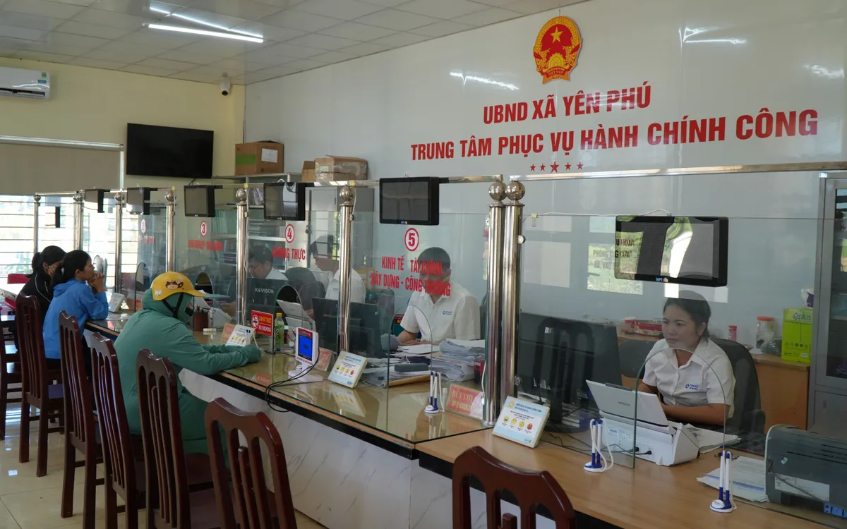 Sau một năm thực hiện mô hình chính quyền hai cấp, xã Yên Phú ổn định bộ máy, nâng chất lượng phục vụ. Ảnh: Vân Anh