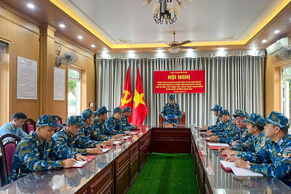 Chiến sĩ Ra đa miền Trung "vượt nắng lửa", tăng tốc chuyển đổi số trước mùa hội thao - Ảnh 1.