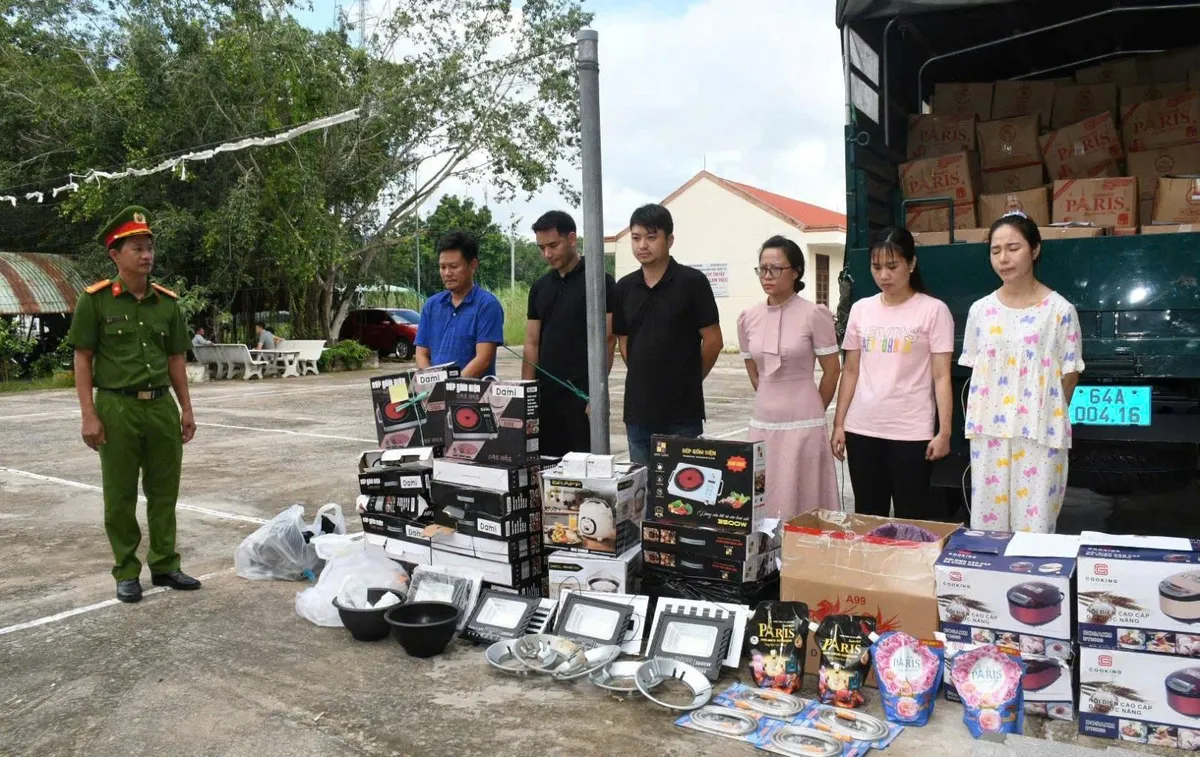 Thổi phồng chất lượng, lừa b&aacute;n h&agrave;ng gia dụng gi&aacute; &ldquo;cắt cổ&rdquo;, 6 đối tượng bị khởi tố - Ảnh 1.