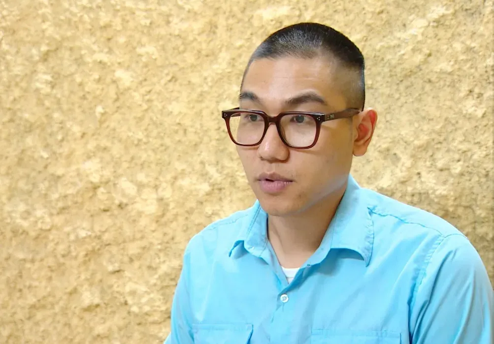 Bắt tạm giam 2 bị can ph&aacute;t t&aacute;n s&aacute;ch v&agrave; video c&oacute; nội dung xuy&ecirc;n tạc lịch sử, chống Nh&agrave; nước- Ảnh 1.
