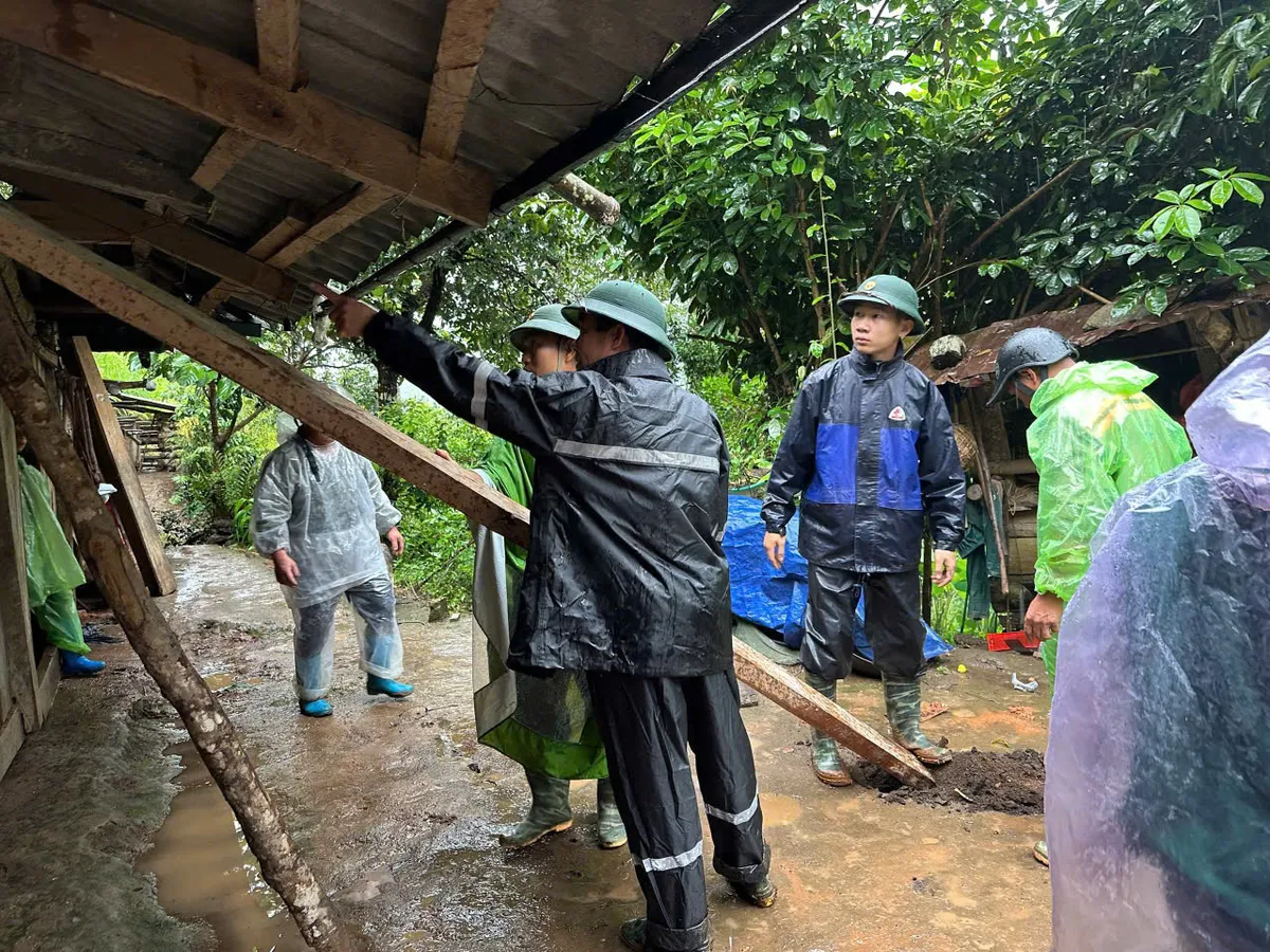 Lai Châu: Bộ đội Biên phòng giúp dân khắc phục hậu quả mưa lớn - Ảnh 2.