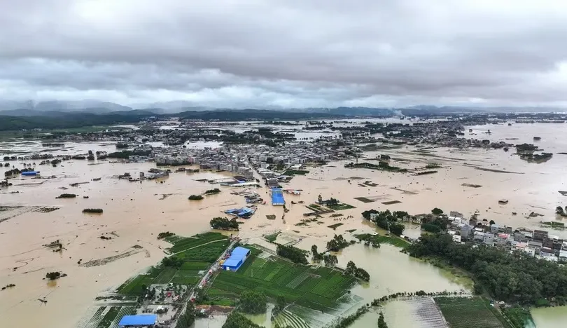 Lãnh đạo Việt Nam gửi điện thăm hỏi về thiệt hại do mưa lũ ở Trung Quốc - Ảnh 1.