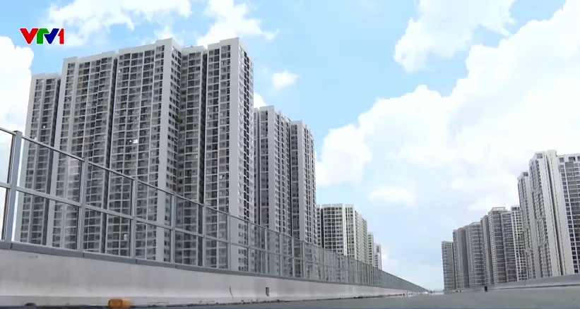 Lần đầu tiên TP Hồ Chí Minh lắp tường chống ồn, trải nhựa rỗng trên Vành đai 3 - Ảnh 1.