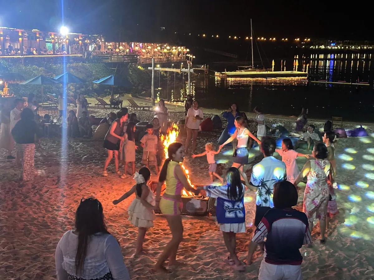 Nha Trang: Điểm đến vàng bên vịnh biển xanh- Ảnh 3. Nha Trang: Điểm đến vàng bên vịnh biển xanh- Ảnh 3.
