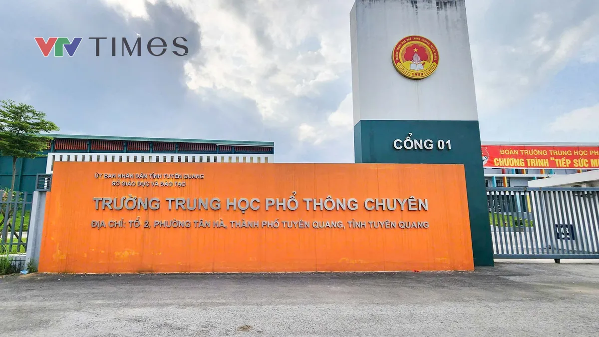 Khởi tố giáo viên trong vụ hơn 140 điểm 10 môn Toán ở trường THPT Chuyên Tuyên Quang - Ảnh 1.