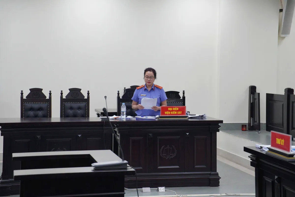 Nhóm cựu cán bộ Sở Y tế Hà Nội hầu tòa vì nhận hối lộ hàng tỷ đồng để cấp phép hành nghề y, dược- Ảnh 2.