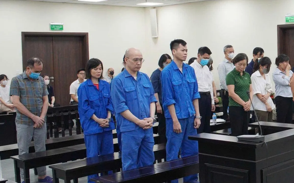 Các bị cáo tại toà.