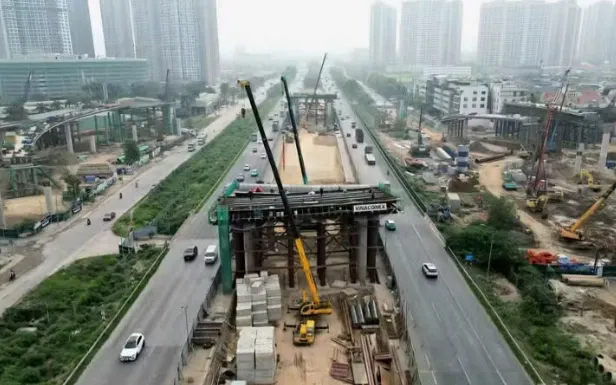 Hà Nội điều chỉnh tổ chức giao thông phục vụ thi công nút giao Vành đai 3,5 với Đại lộ Thăng Long (Ảnh: Nhân Dân)
