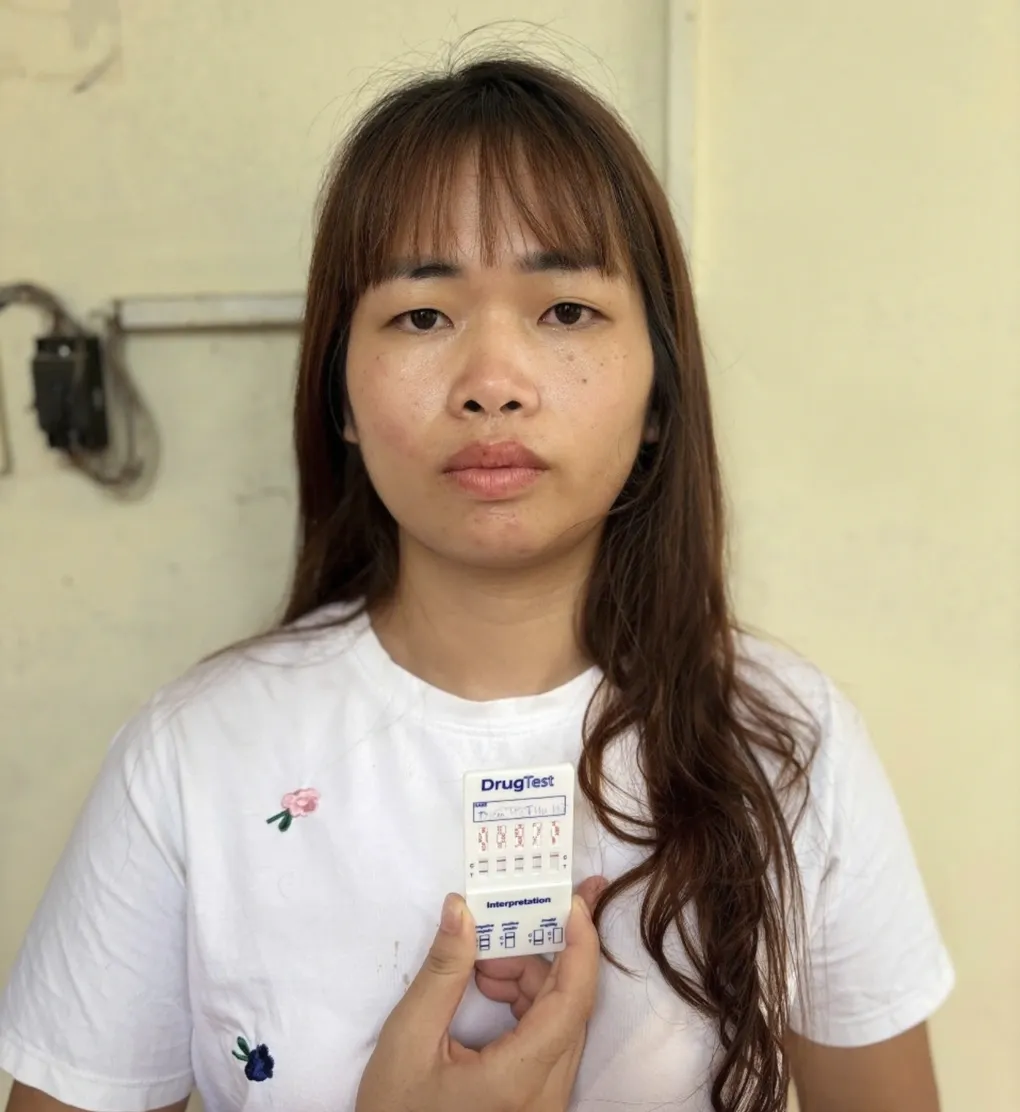 Ph&aacute;t hiện nh&oacute;m sử dụng ma t&uacute;y trong nh&agrave; trọ, một gi&aacute;o vi&ecirc;n mầm non bị khởi tố- Ảnh 2.