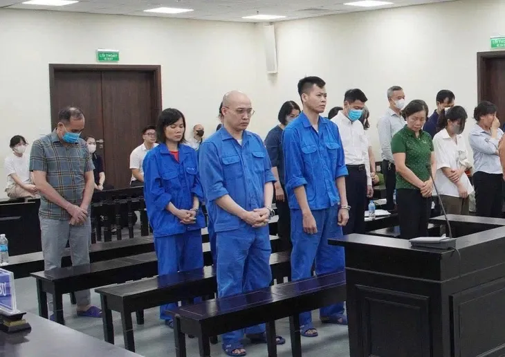 Cựu lãnh đạo Sở Y tế Hà Nội khai nhận tiền từ phòng khám là "phí tư vấn"- Ảnh 1. Cựu lãnh đạo Sở Y tế Hà Nội khai nhận tiền từ phòng khám là "phí tư vấn"- Ảnh 1.