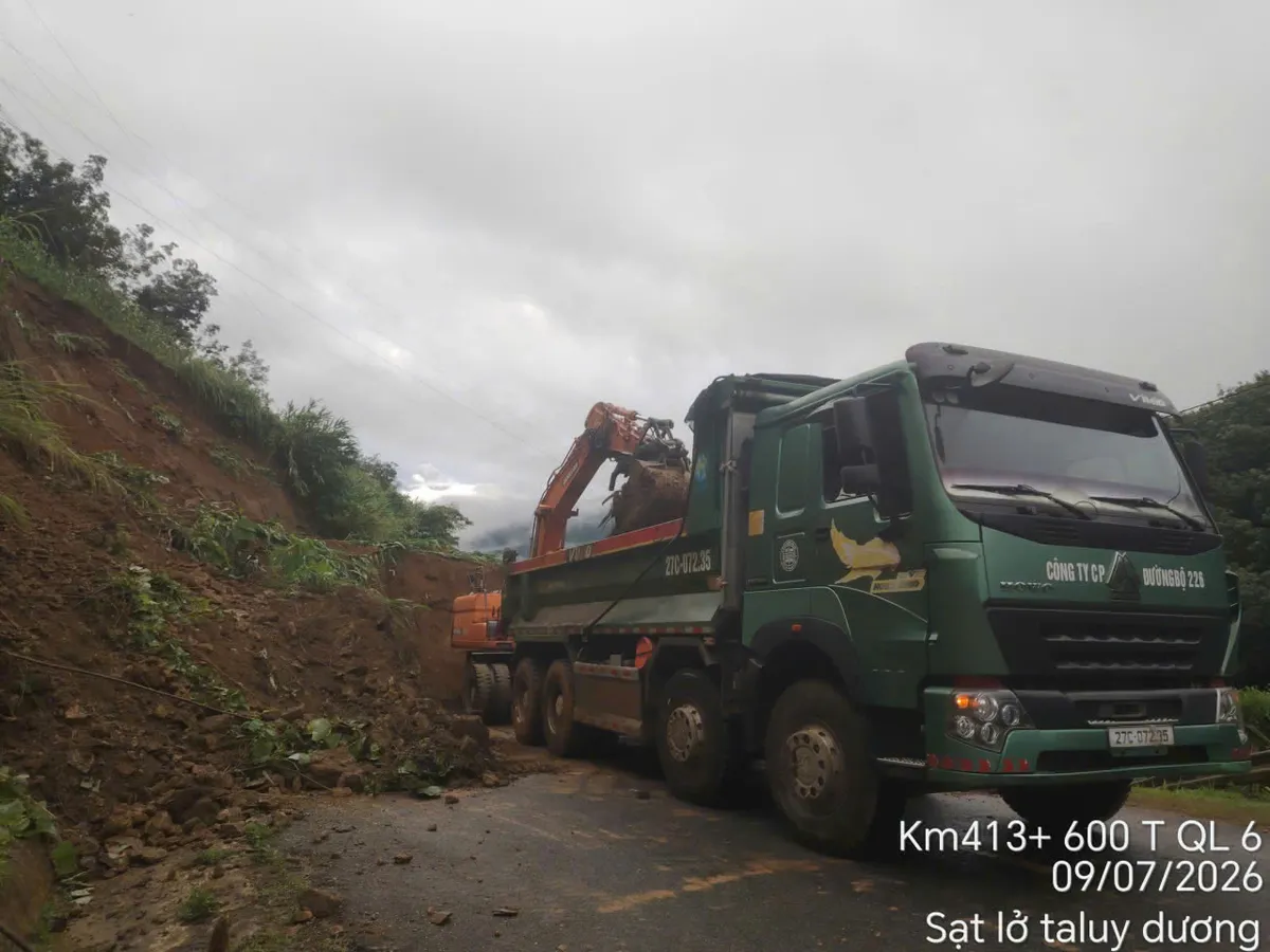 Quốc lộ 6 qua Điện Biên sạt lở nghiêm trọng sau nhiều ngày mưa lớn - Ảnh 3.