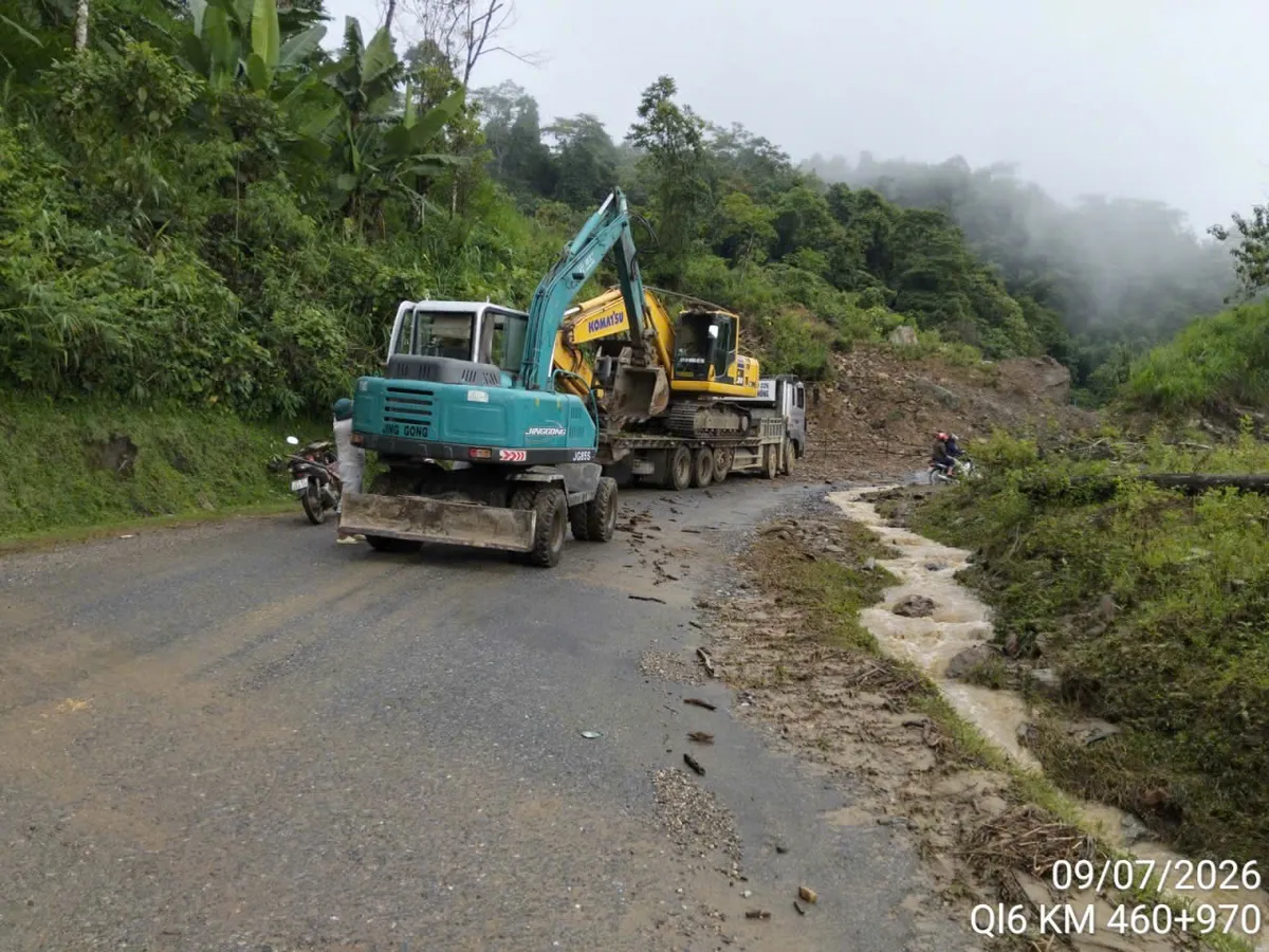 Quốc lộ 6 qua Điện Biên sạt lở nghiêm trọng sau nhiều ngày mưa lớn - Ảnh 4.
