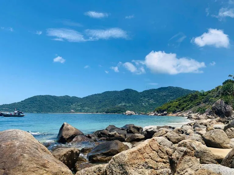 Vẻ đẹp nguyên sơ của Cù Lao Chàm - "viên ngọc xanh" giữa biển Hội An- Ảnh 2. Vẻ đẹp nguyên sơ của Cù Lao Chàm - "viên ngọc xanh" giữa biển Hội An- Ảnh 2.