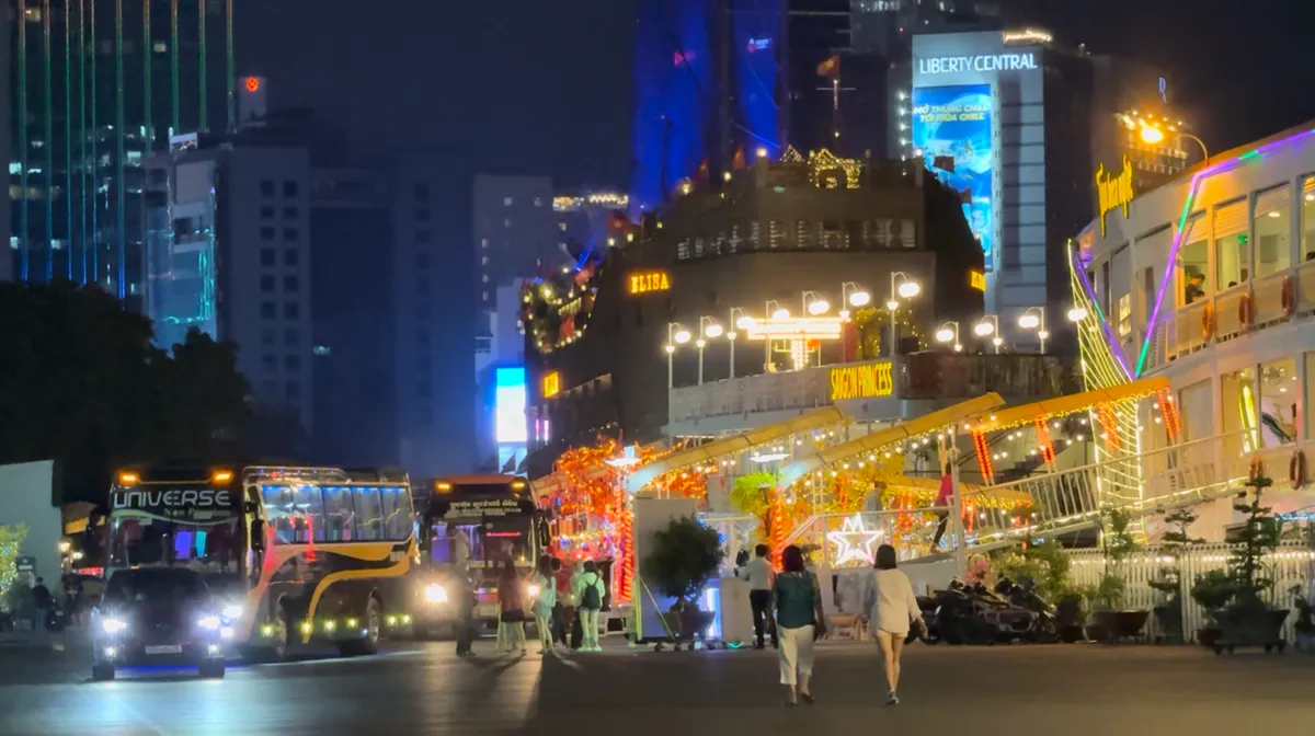 TP Hồ Chí Minh đánh thức kinh tế đêm để mở rộng dư địa tăng trưởng- Ảnh 1.