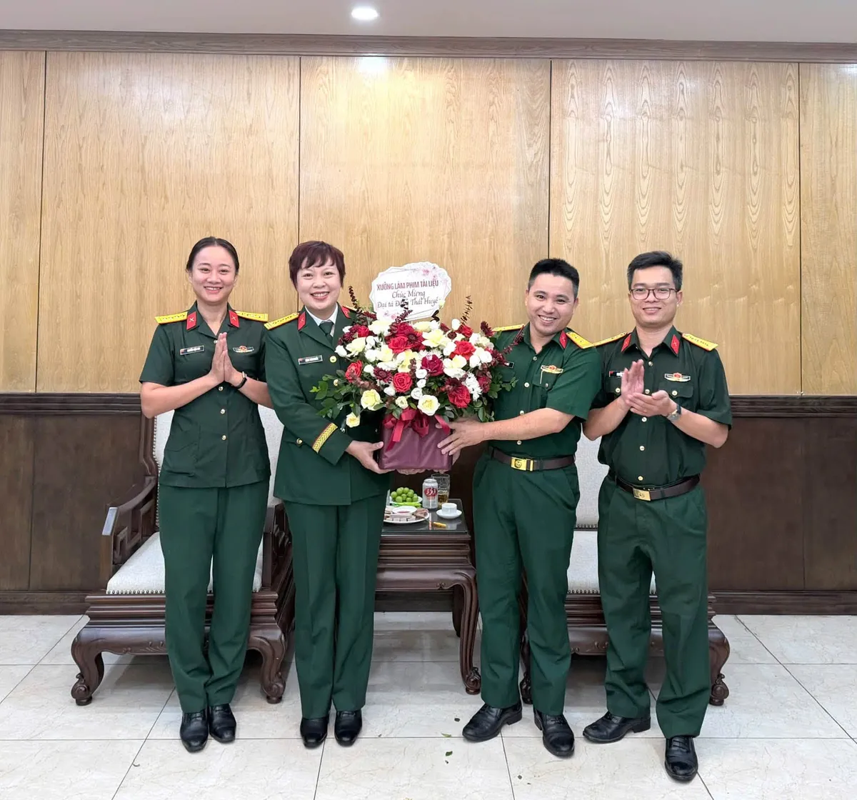 Đạo diễn "Mưa đỏ" Đặng Thái Huyền có niềm vui nhân đôi- Ảnh 1.