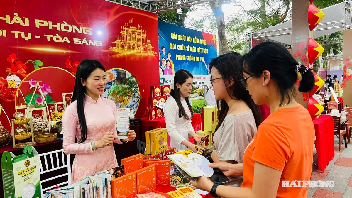 Tìm mô hình khác biệt cho kinh tế đêm Hải Phòng
- Ảnh 1.