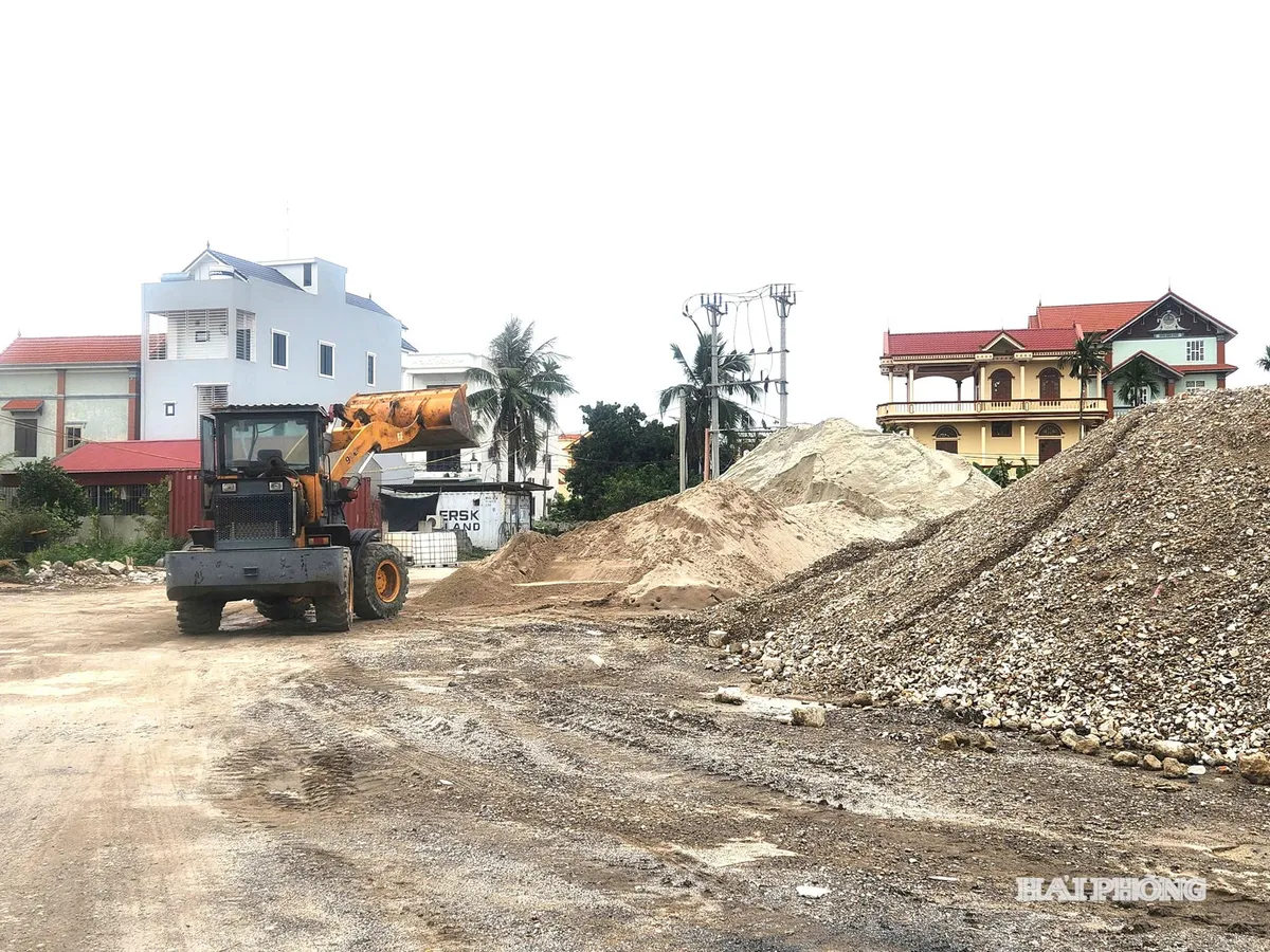 Ngăn găm hàng, thao túng giá vật liệu xây dựng
- Ảnh 1.