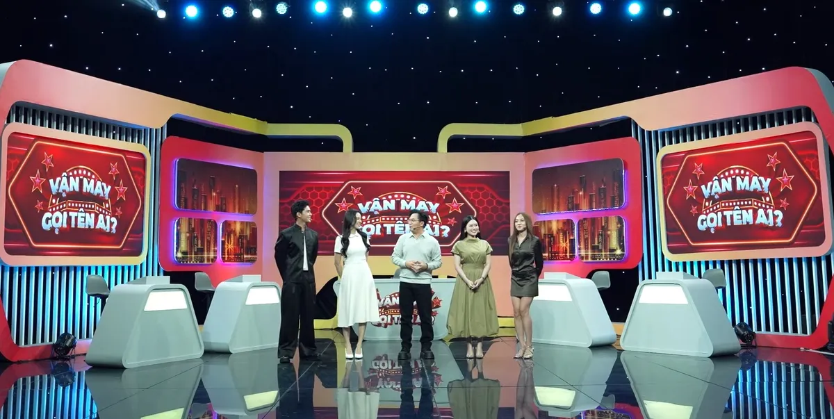 Vận may gọi tên ai: Hạnh Nguyên trả lời đúng tuyệt đối vòng cuối, ẵm 208 triệu đồng - Ảnh 1.