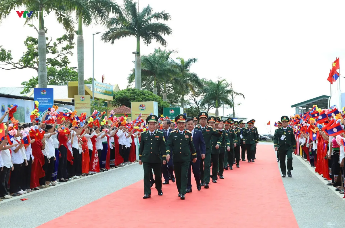 Khai mạc Giao lưu hữu nghị quốc ph&ograve;ng bi&ecirc;n giới Việt Nam - L&agrave;o lần thứ 3 - Ảnh 1.