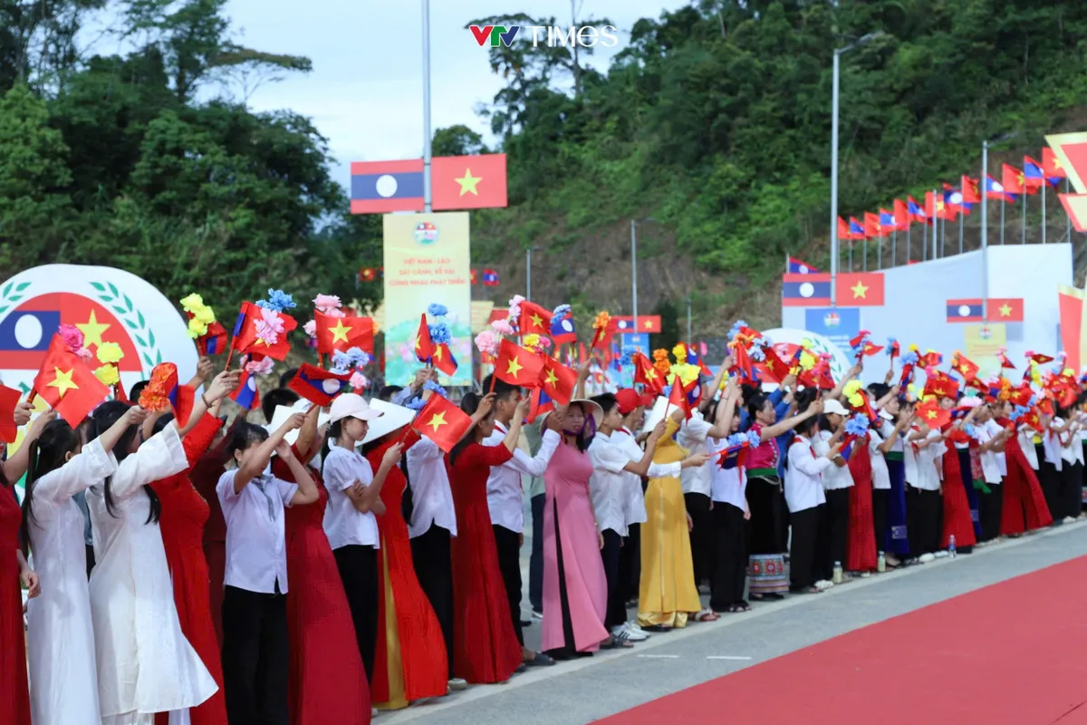 Khai mạc Giao lưu hữu nghị quốc ph&ograve;ng bi&ecirc;n giới Việt Nam - L&agrave;o lần thứ 3 - Ảnh 2.