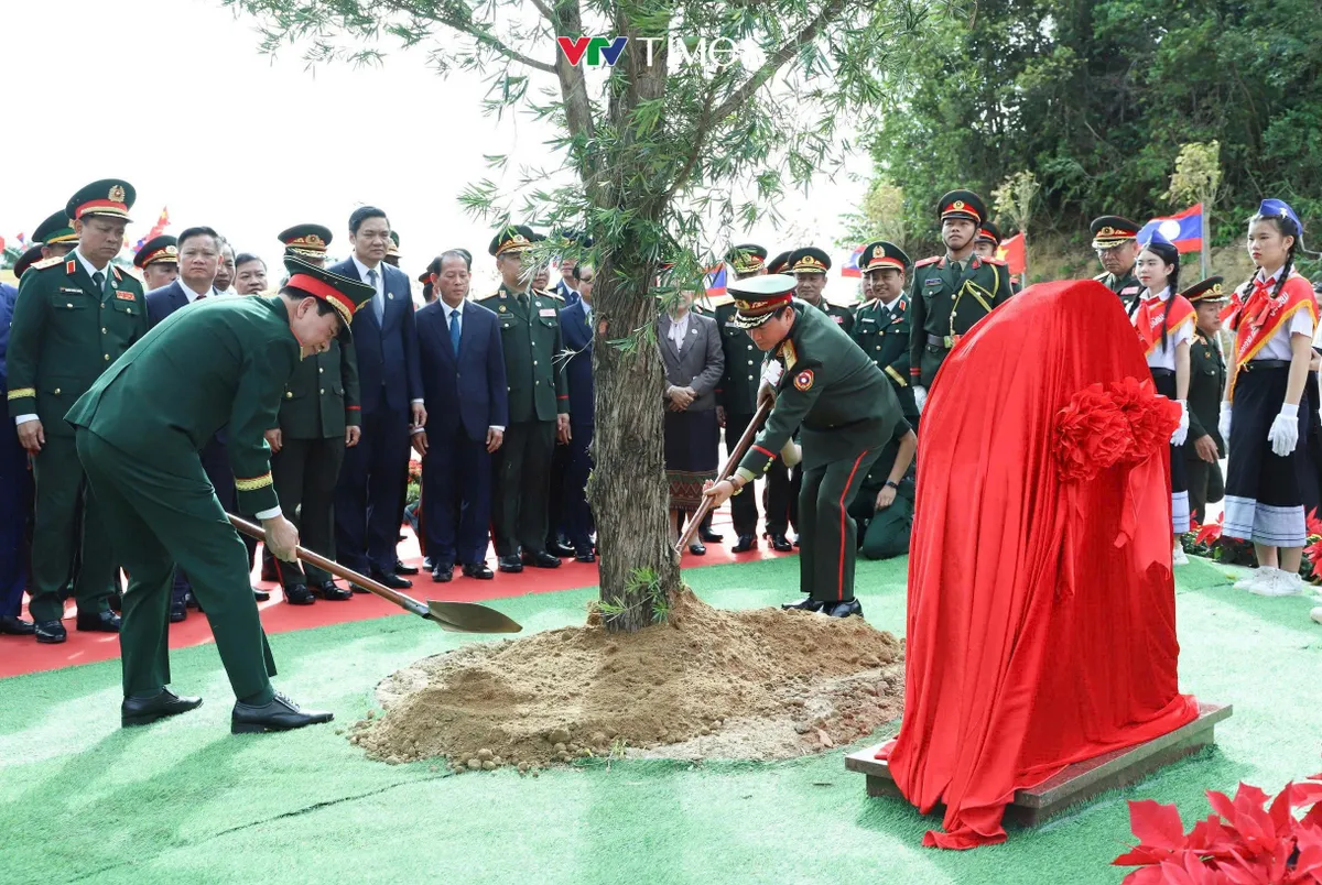 Khai mạc Giao lưu hữu nghị quốc ph&ograve;ng bi&ecirc;n giới Việt Nam - L&agrave;o lần thứ 3 - Ảnh 3.