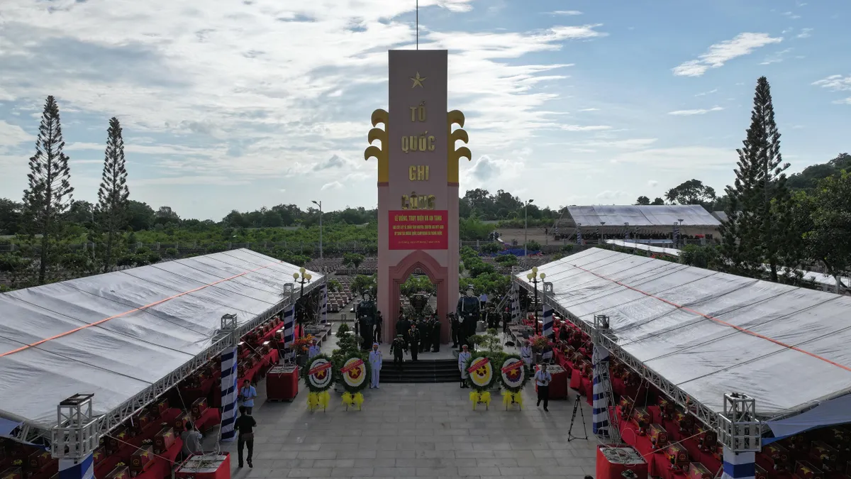An Giang: Tổ chức Lễ viếng, truy điệu và an táng 235 hài cốt liệt sĩ- Ảnh 2.