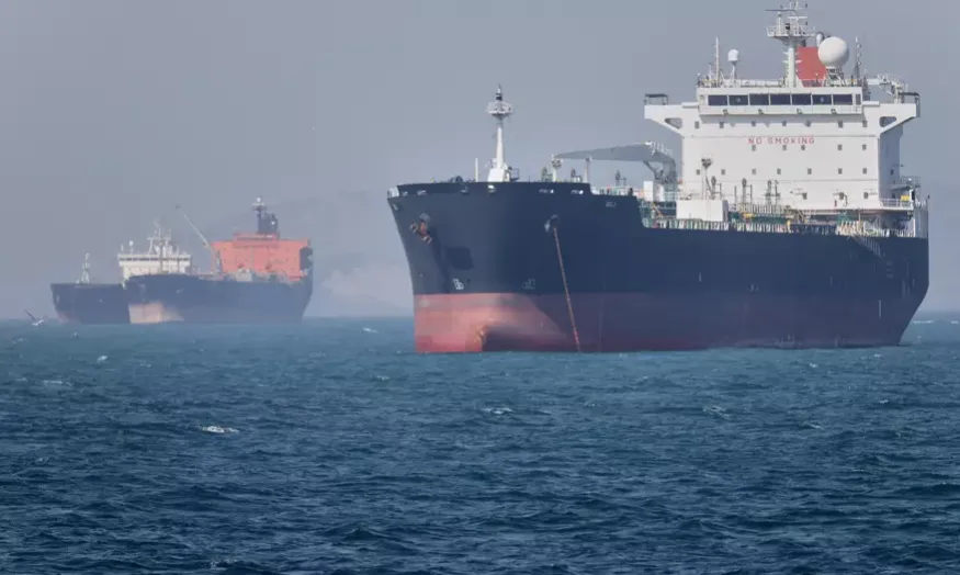 Giao th&ocirc;ng qua eo biển Hormuz tiếp tục bị đ&igrave;nh trệ- Ảnh 1.