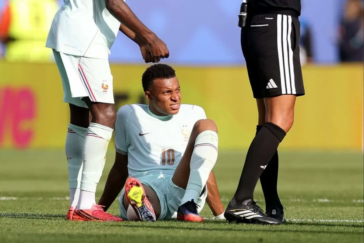 Mbappe dính chấn thương, tuyển Pháp thấp thỏm trước thềm bán kết World Cup 2026- Ảnh 1. Mbappe dính chấn thương, tuyển Pháp thấp thỏm trước thềm bán kết World Cup 2026- Ảnh 1.