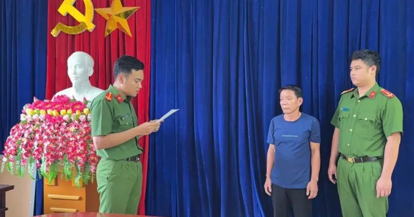 Bị khởi tố vì nhận vận chuyển tay gấu lấy tiền công 1 triệu đồng- Ảnh 1. Bị khởi tố vì nhận vận chuyển tay gấu lấy tiền công 1 triệu đồng- Ảnh 1.