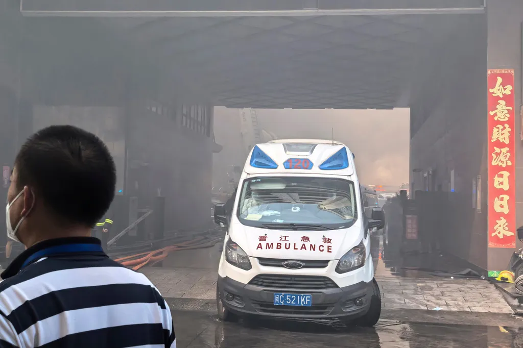 Cháy nhà máy giày tại Trung Quốc gây thương vong lớn- Ảnh 3.