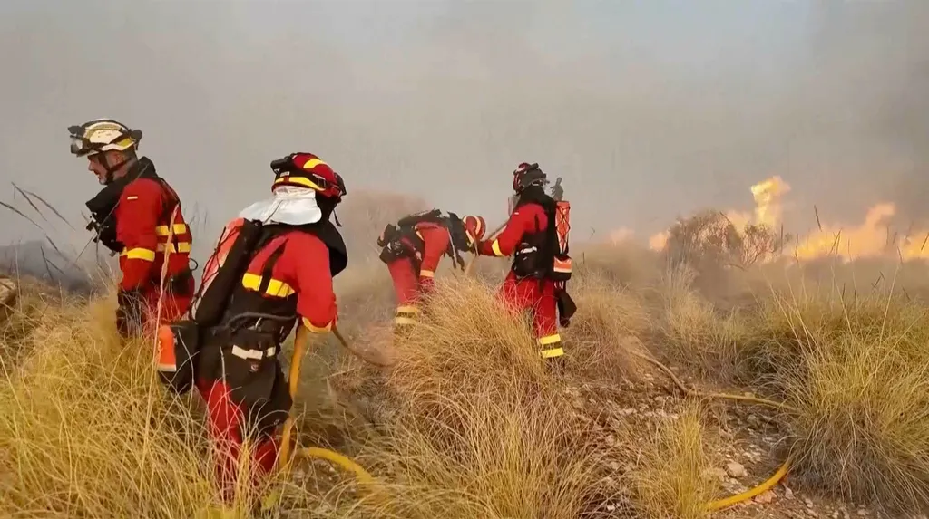 Cháy rừng dữ dội ở Tây Ban Nha, ít nhất 11 người thiệt mạng- Ảnh 1.