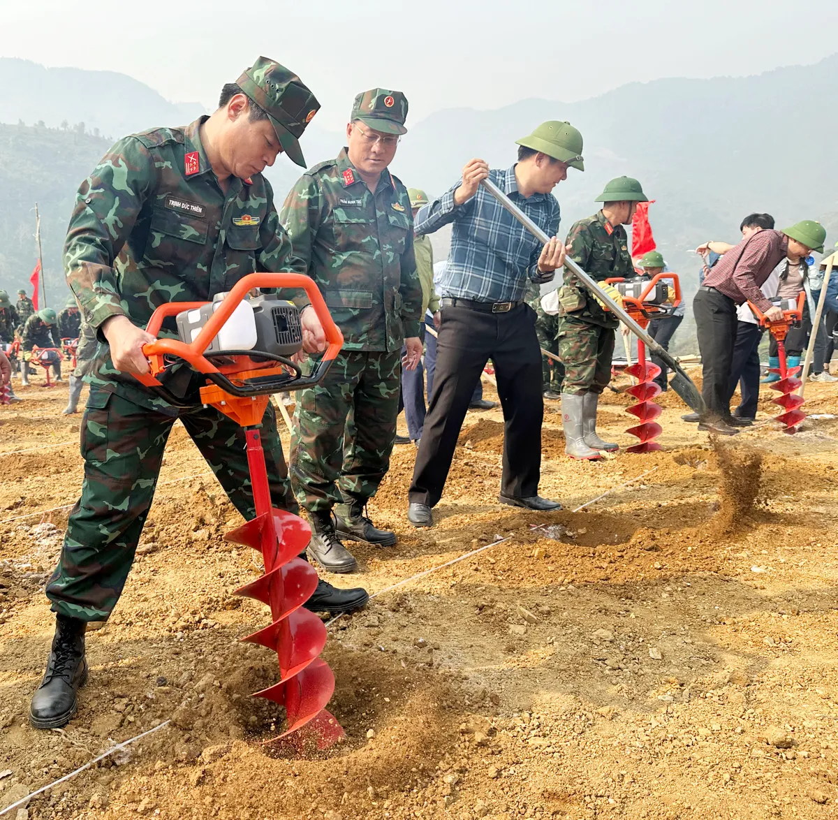 Điện Biên: Xây dựng khu vực phòng thủ vững chắc từ sức mạnh lòng dân - Ảnh 2.