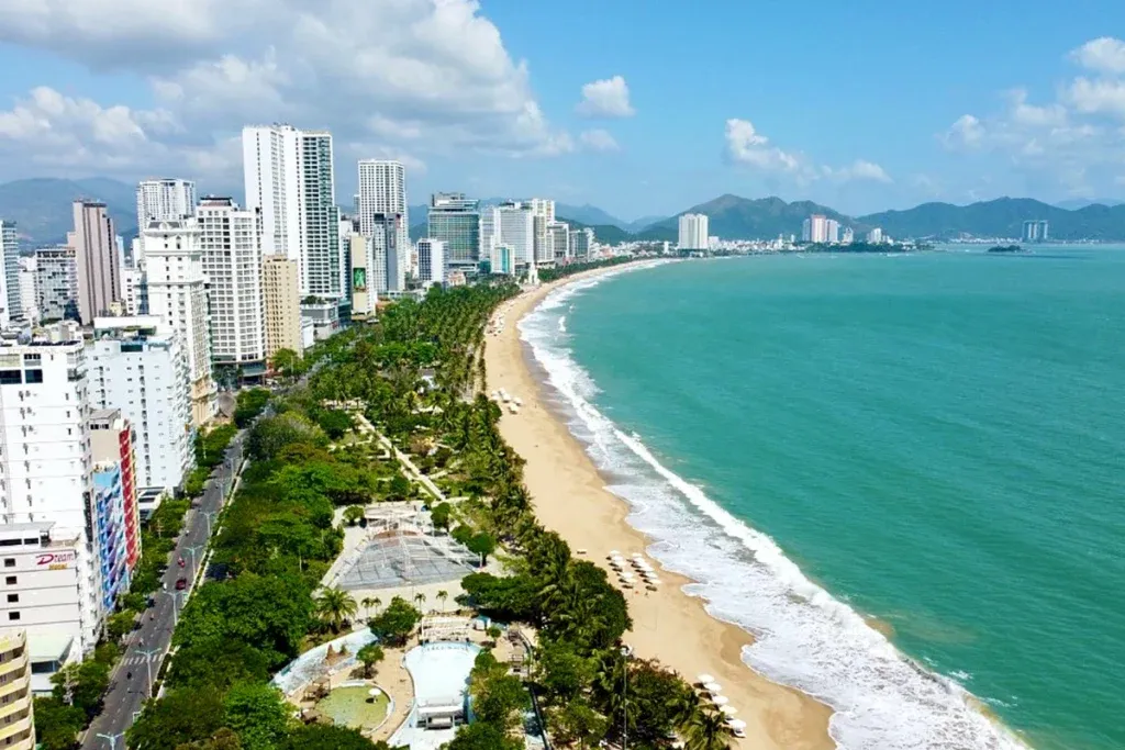 Nha Trang: Điểm đến vàng bên vịnh biển xanh- Ảnh 2. Nha Trang: Điểm đến vàng bên vịnh biển xanh- Ảnh 2.