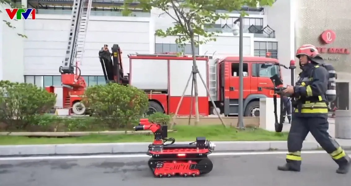 Robot chữa ch&aacute;y, UAV trinh s&aacute;t hỗ trợ chữa ch&aacute;y trong tầng hầm - Ảnh 2.