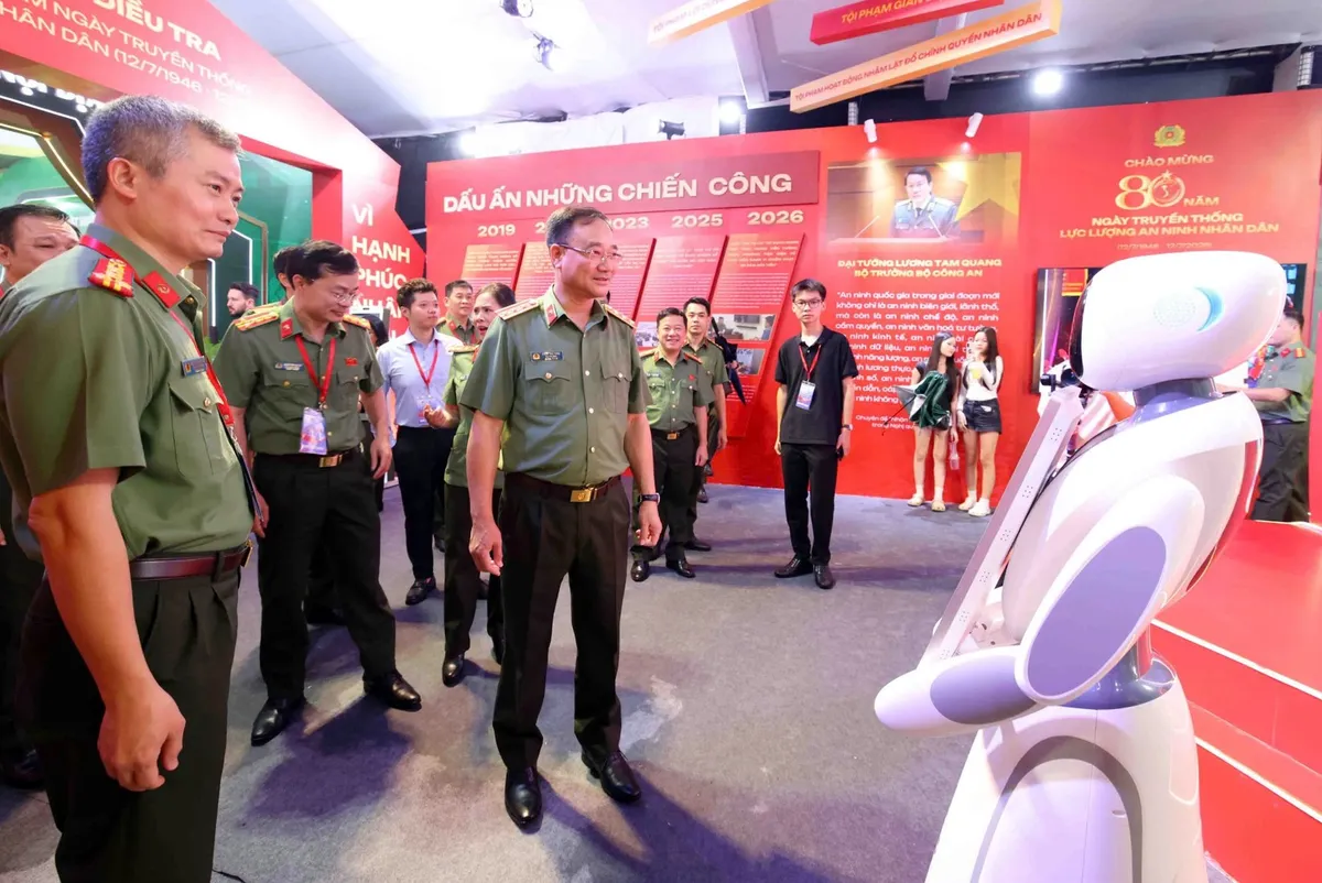 Khai mạc chuỗi sự kiện “Tổ quốc bình yên” nhân kỷ niệm 80 năm Ngày truyền thống lực lượng An ninh nhân dân - Ảnh 5.