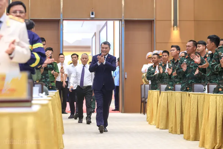Thủ tướng tuyên dương đoàn cứu hộ Việt Nam hoàn thành xuất sắc sứ mệnh hỗ trợ Venezuela sau động đất- Ảnh 1. Thủ tướng tuyên dương đoàn cứu hộ Việt Nam hoàn thành xuất sắc sứ mệnh hỗ trợ Venezuela sau động đất- Ảnh 1.